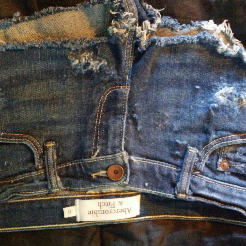 Abercrombie& Fitch distressed jeans